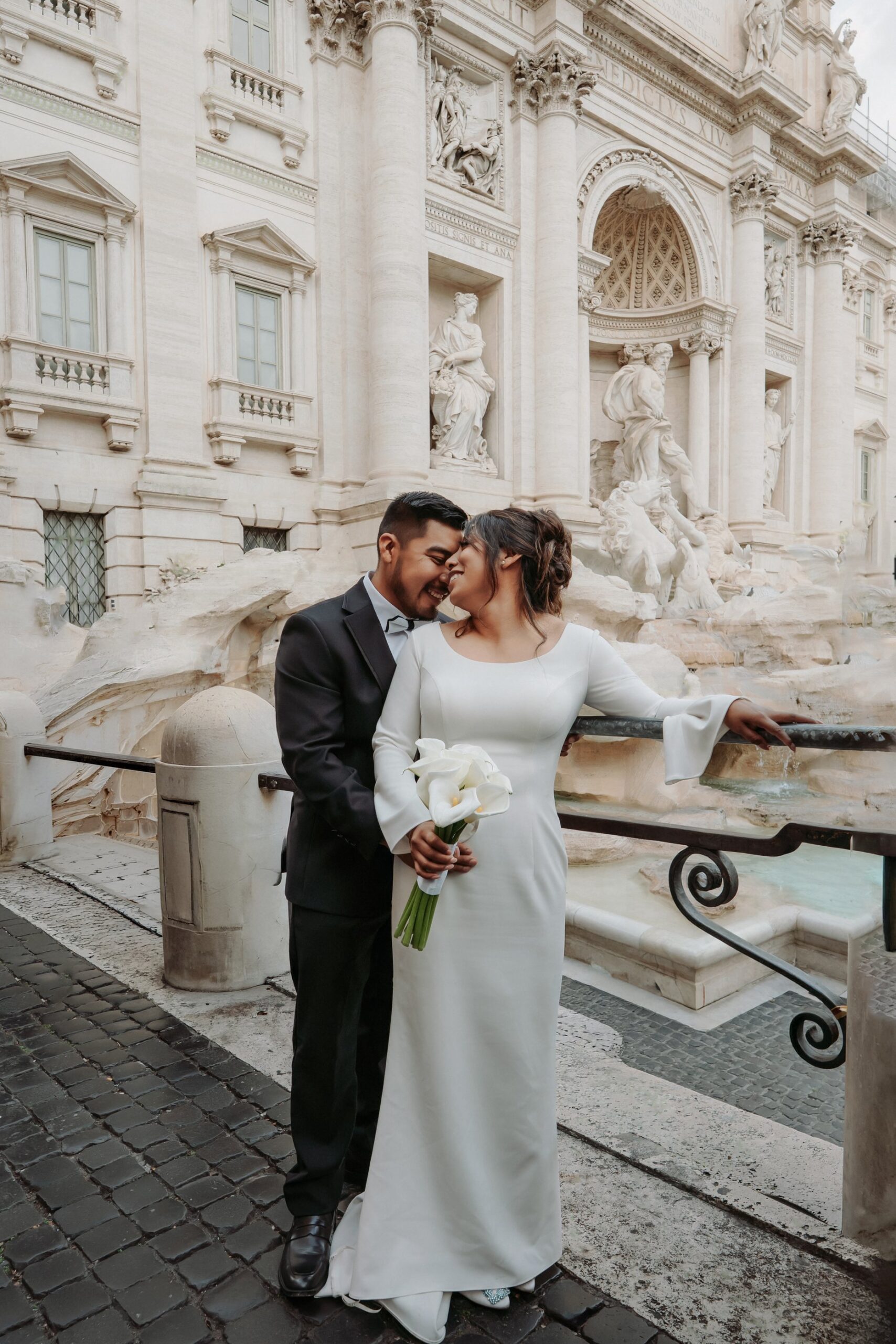 Legal elopement in Rome – portrait at the Trevi Fountain