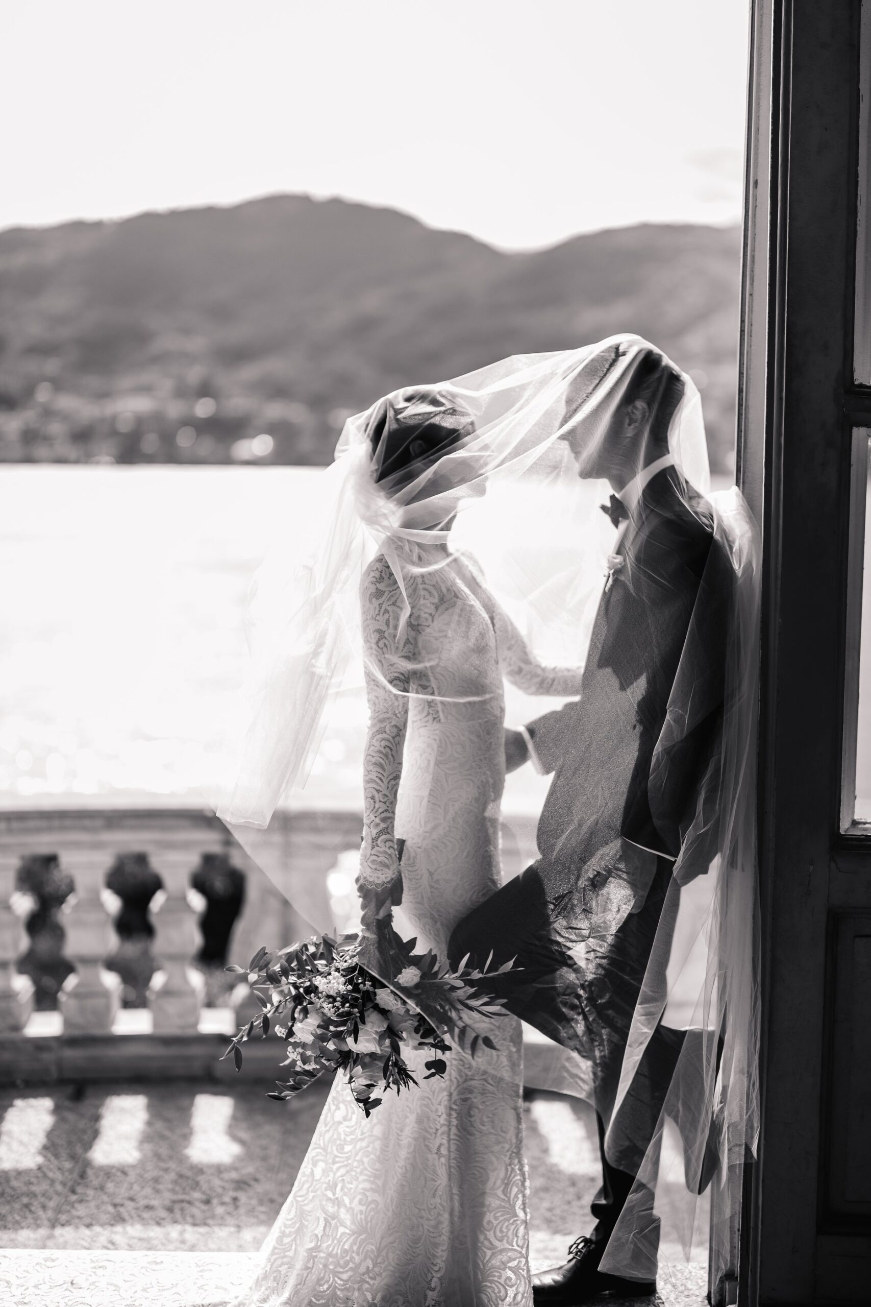 lake como elopement package photoshoot