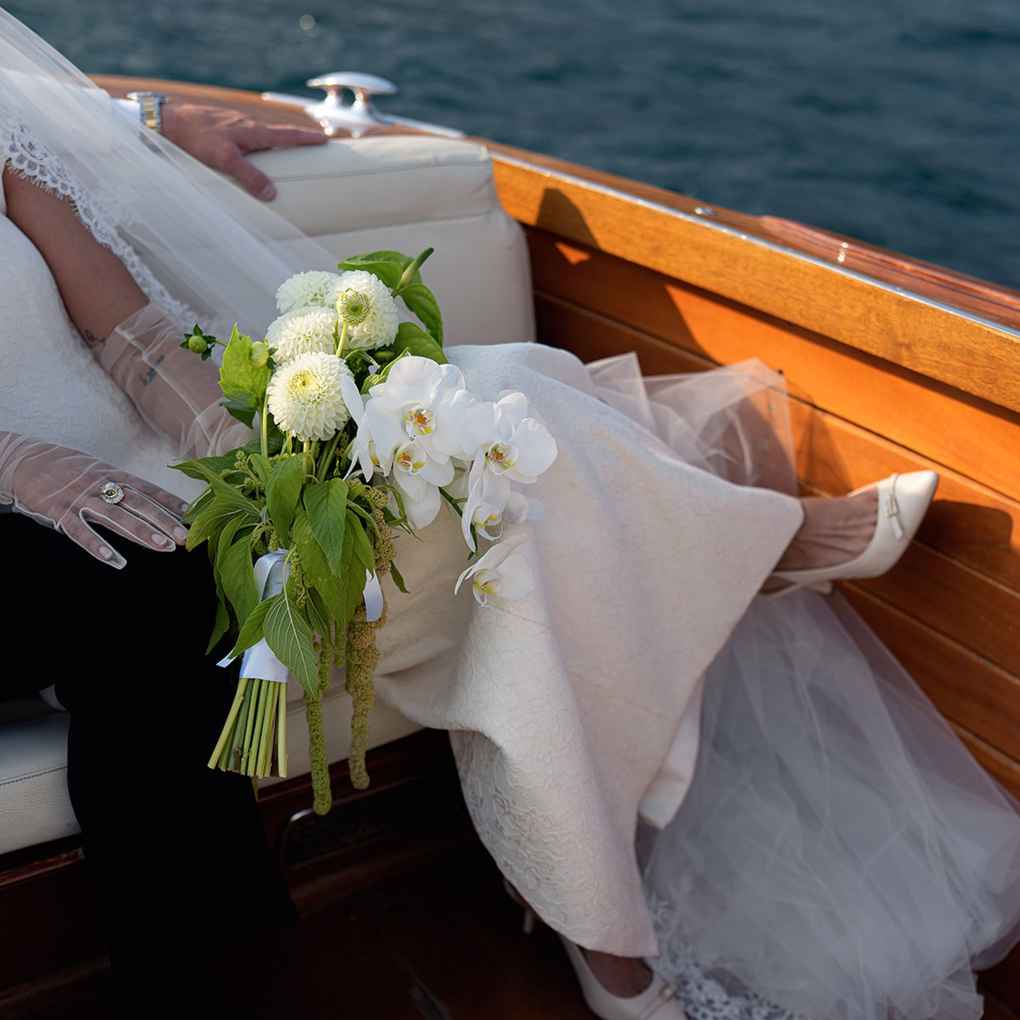 lake como eloepement package flower bouquet